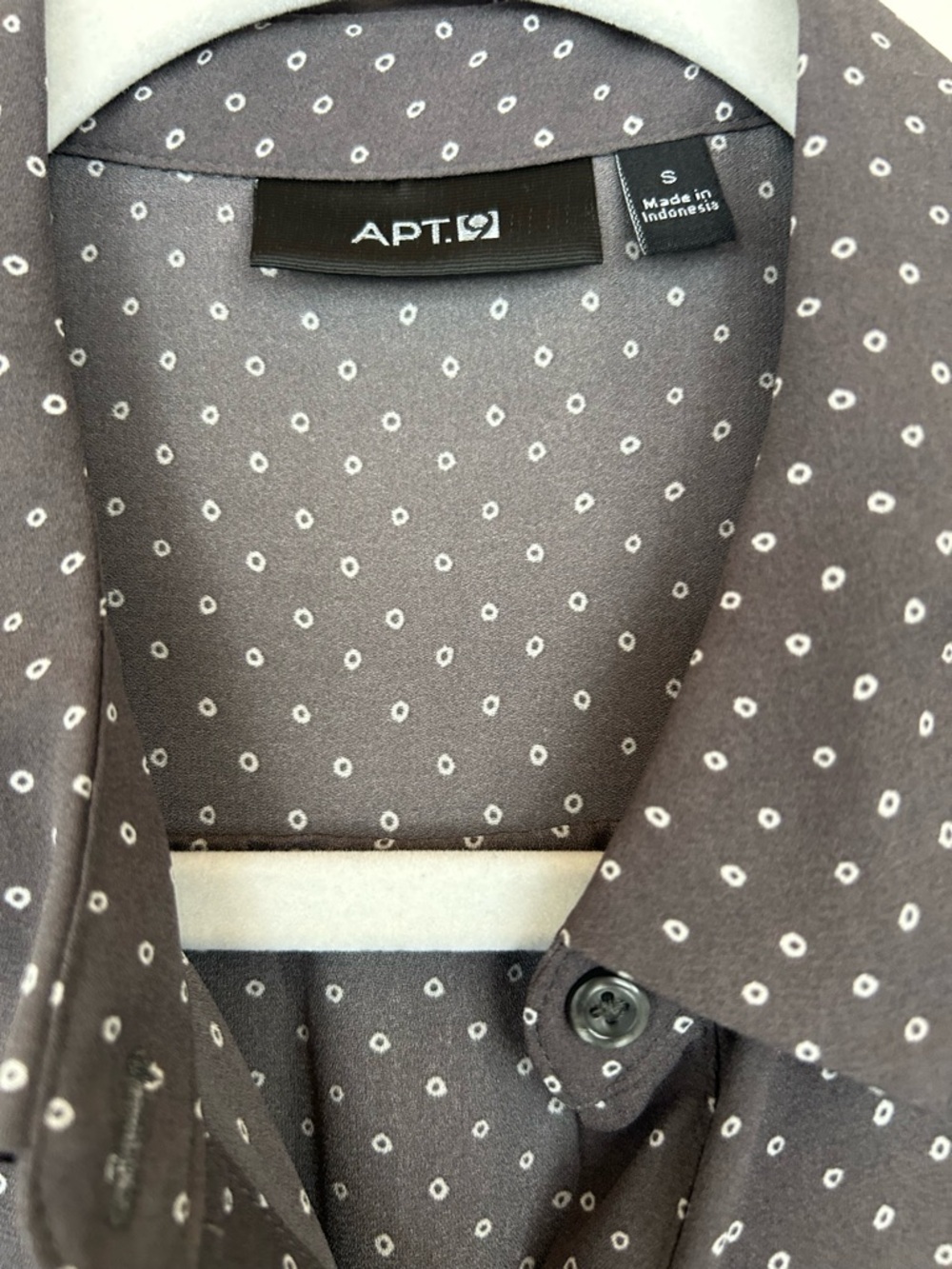 Apt 9 Silky Blouse. Size Small. - Picture 3 of 5
